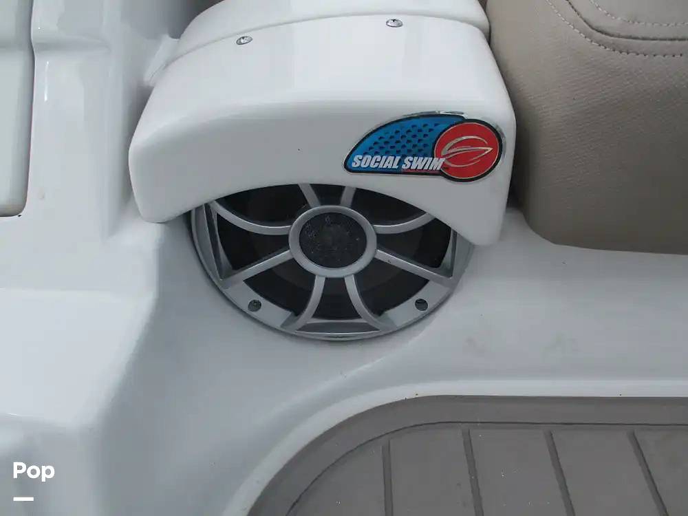 Slide: The Image of Crownline Boats E235 XS 2023 - 15573938