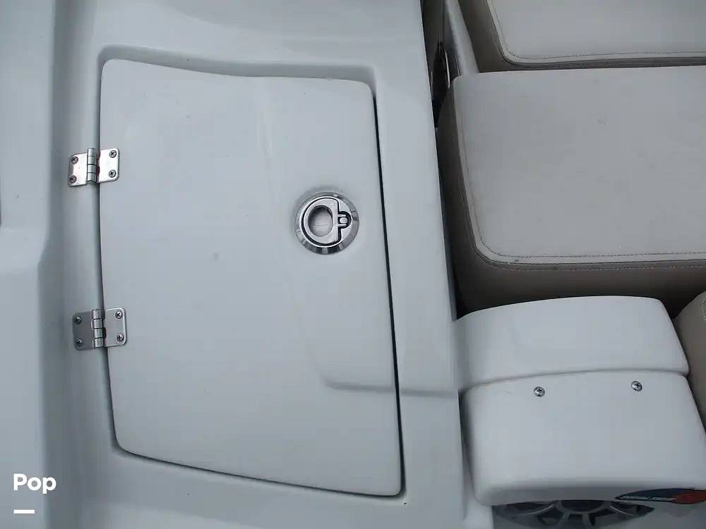 Slide: The Image of Crownline Boats E235 XS 2023 - 15573939