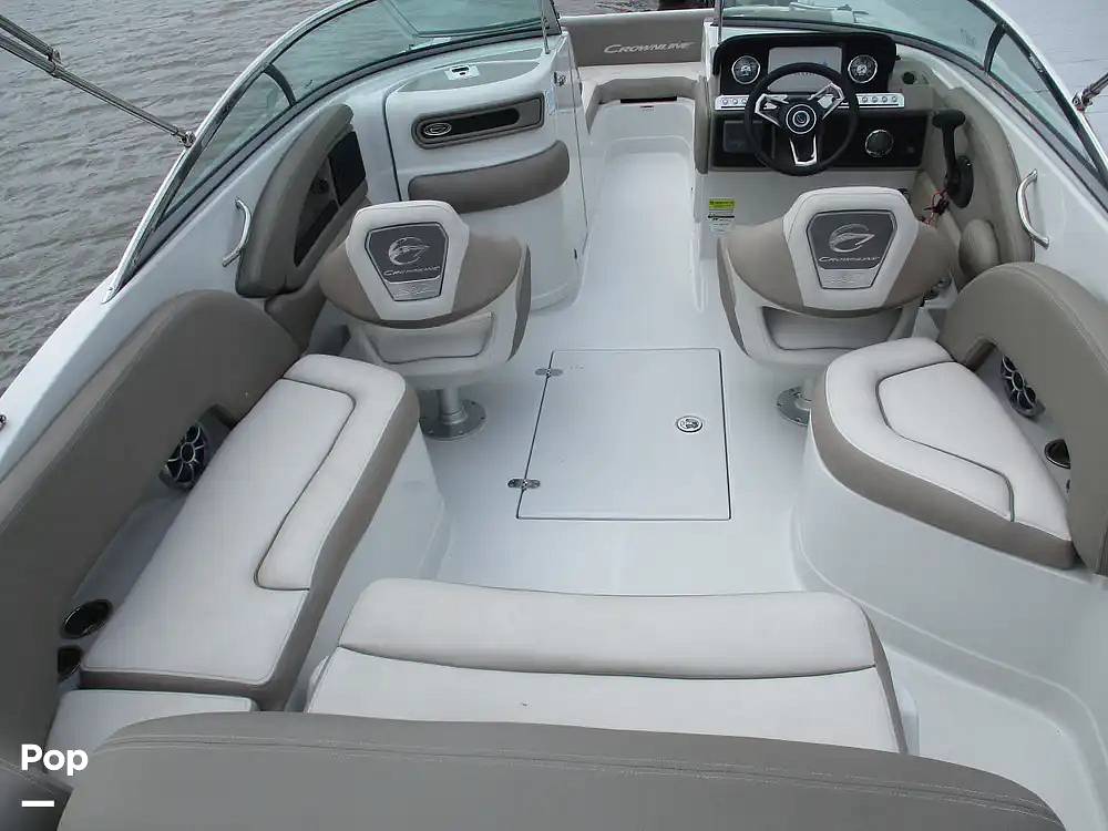 Slide: The Image of Crownline Boats E235 XS 2023 - 15573943