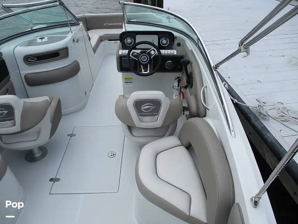 Slide: The Image of Crownline Boats E235 XS 2023 - 15573945