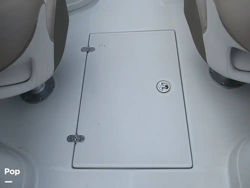 Slide: The Image of Crownline Boats E235 XS 2023 - 15573947