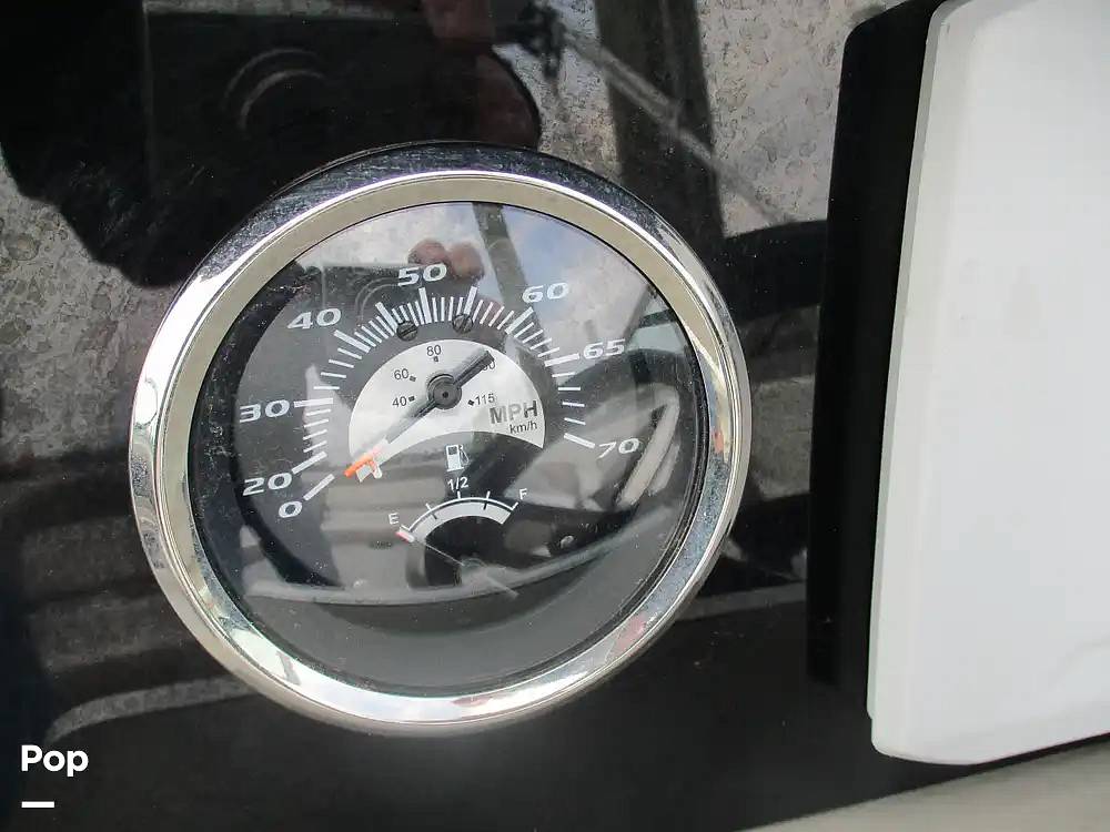 Slide: The Image of Crownline Boats E235 XS 2023 - 15573952