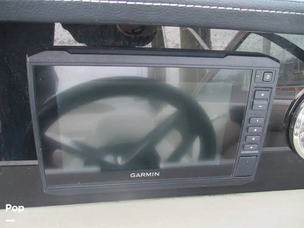 Slide: The Image of Crownline Boats E235 XS 2023 - 15573953