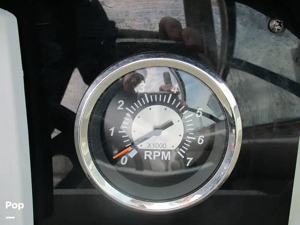 Slide: The Image of Crownline Boats E235 XS 2023 - 15573954