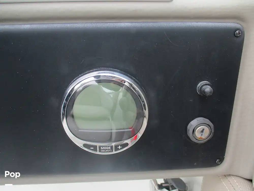 Slide: The Image of Crownline Boats E235 XS 2023 - 15573957