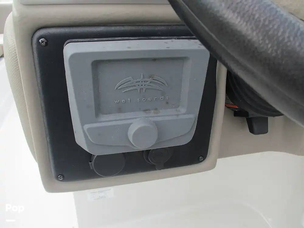 Slide: The Image of Crownline Boats E235 XS 2023 - 15573958