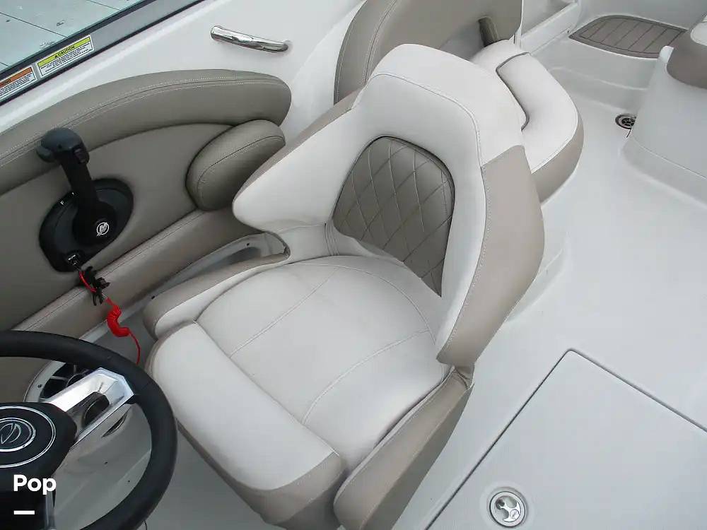 Slide: The Image of Crownline Boats E235 XS 2023 - 15573960