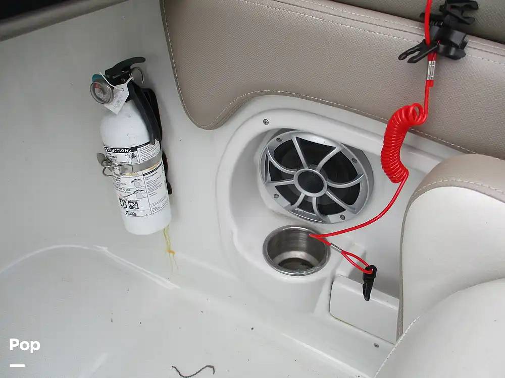 Slide: The Image of Crownline Boats E235 XS 2023 - 15573962