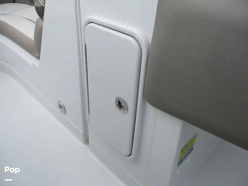 Slide: The Image of Crownline Boats E235 XS 2023 - 15573975