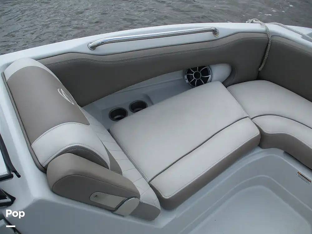 Slide: The Image of Crownline Boats E235 XS 2023 - 15573978