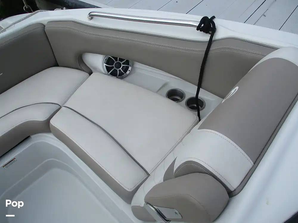 Slide: The Image of Crownline Boats E235 XS 2023 - 15573979
