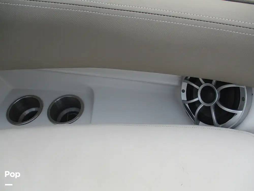 Slide: The Image of Crownline Boats E235 XS 2023 - 15573984