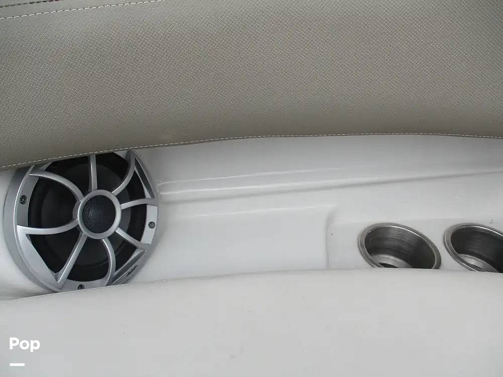 Slide: The Image of Crownline Boats E235 XS 2023 - 15573992