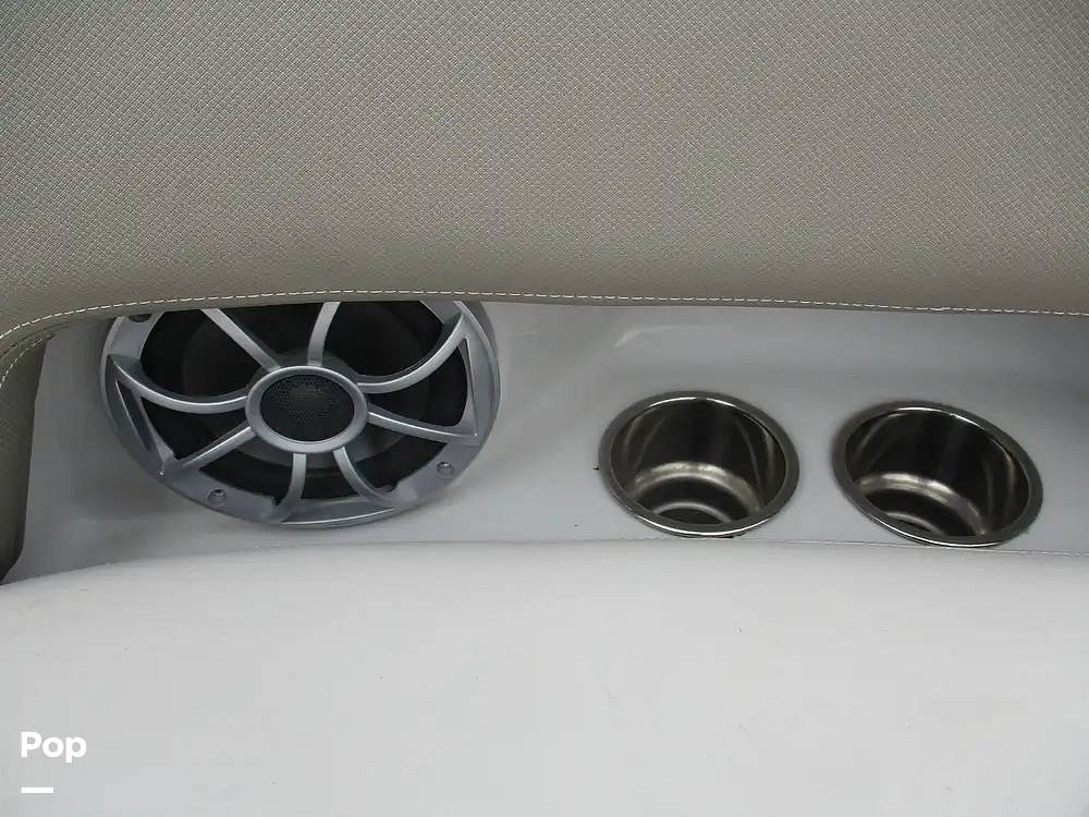 Slide: The Image of Crownline Boats E235 XS 2023 - 15573997