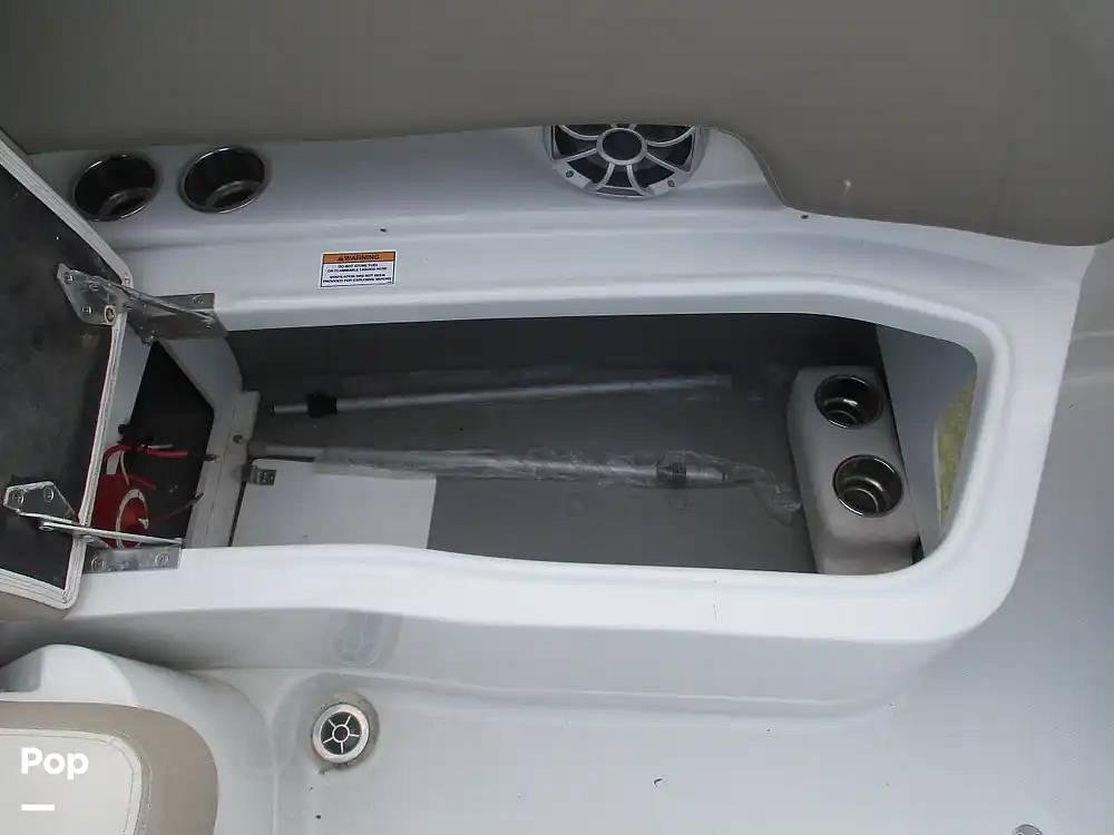 Slide: The Image of Crownline Boats E235 XS 2023 - 15573999