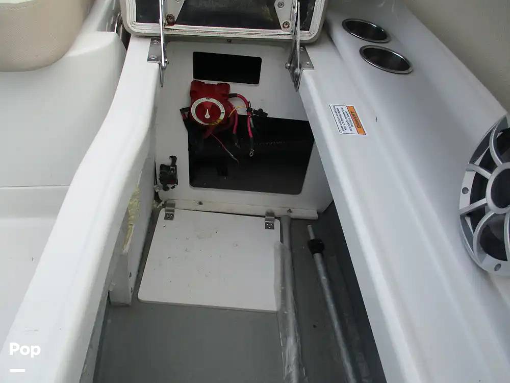 Slide: The Image of Crownline Boats E235 XS 2023 - 15574000