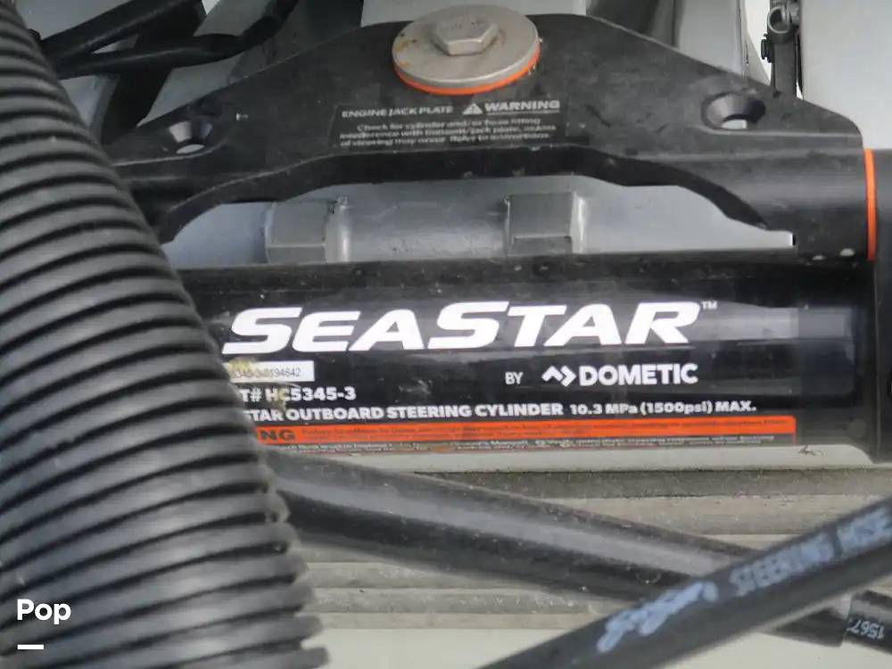 Slide: The Image of Crownline Boats E235 XS 2023 - 15574004