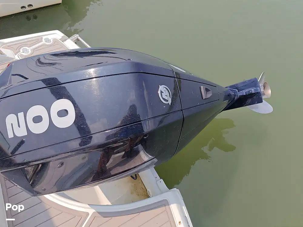 Slide: The Image of Crownline Boats E 235 XS 2023 - 15602342