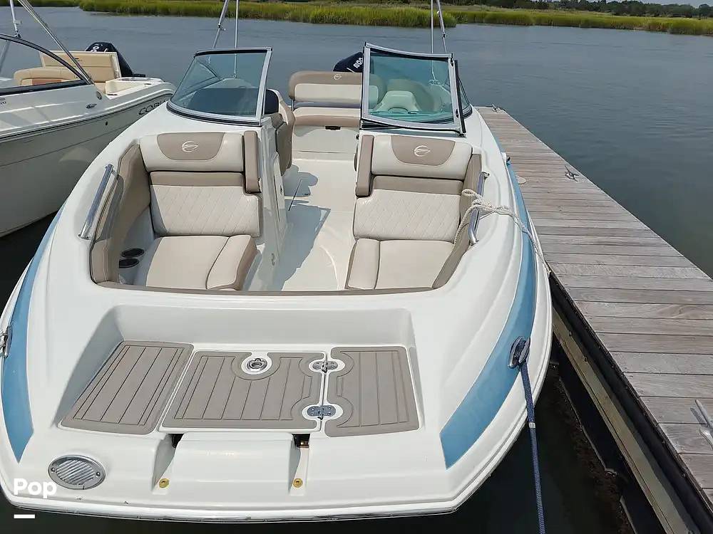 Slide: The Image of Crownline Boats E 235 XS 2023 - 15602550