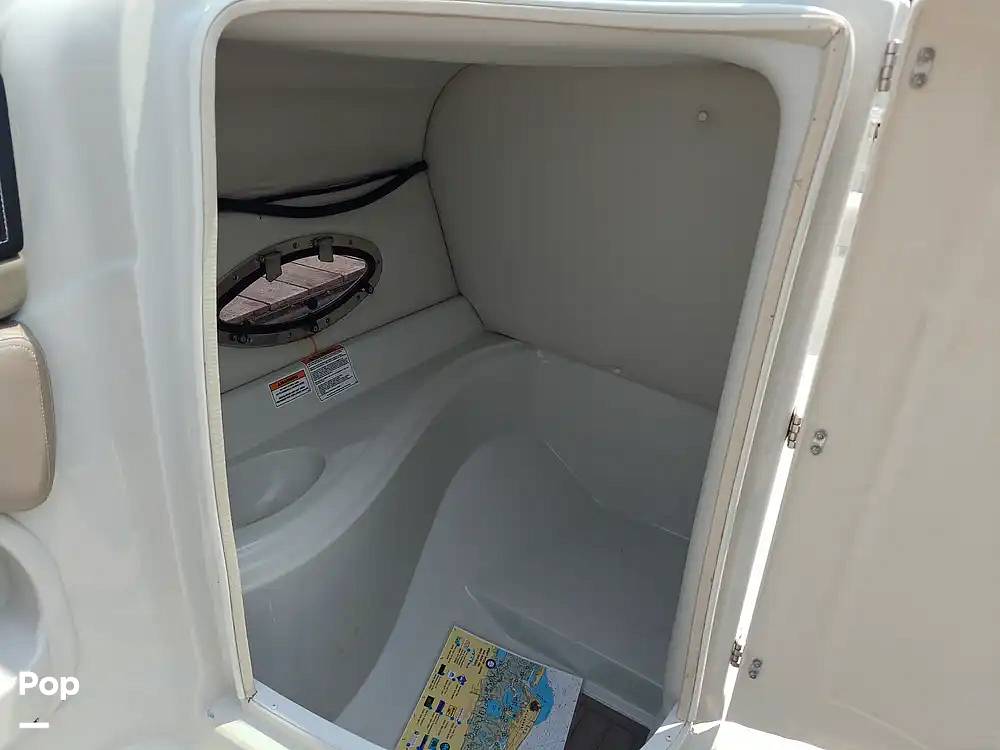 Slide: The Image of Crownline Boats E 235 XS 2023 - 15602555