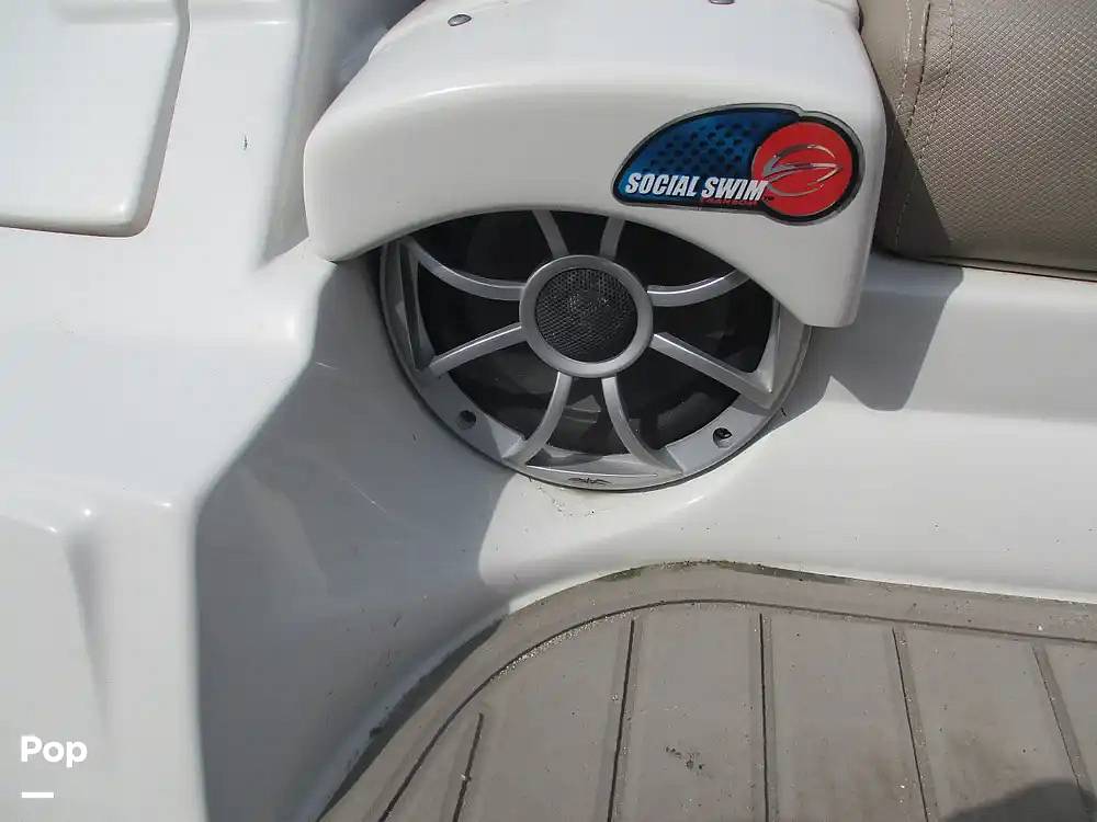 Slide: The Image of Crownline Boats E 235 XS 2023 - 15602738