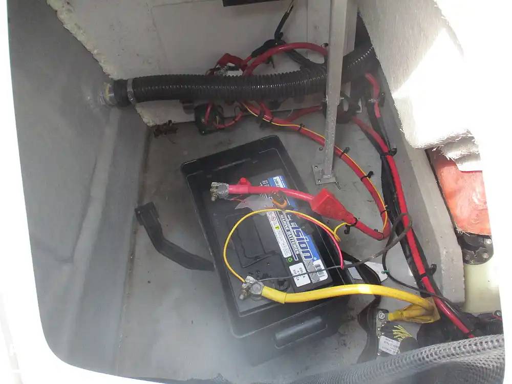 Slide: The Image of Crownline Boats E 235 XS 2023 - 15602740