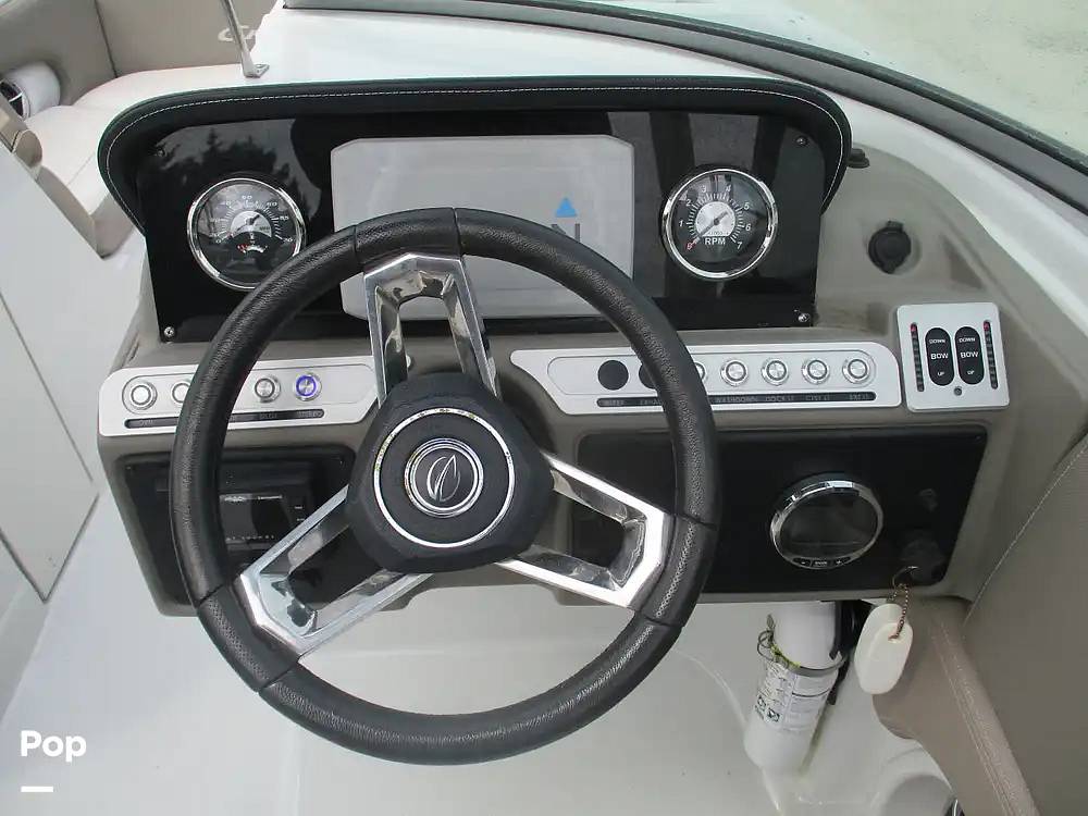 Slide: The Image of Crownline Boats E 235 XS 2023 - 15602750