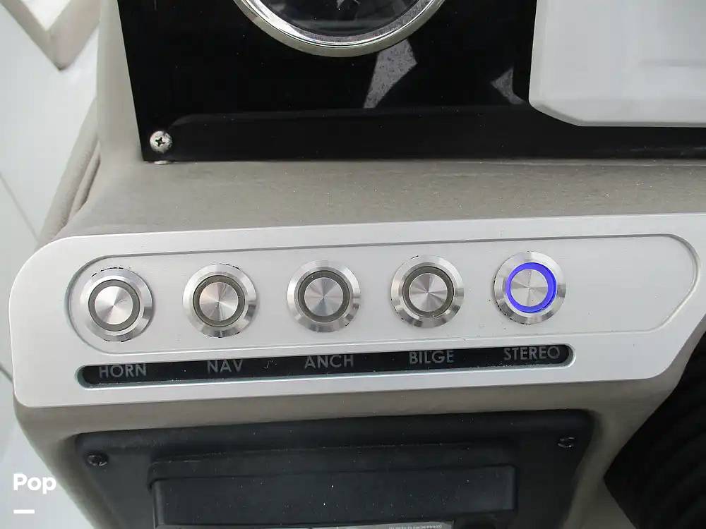 Slide: The Image of Crownline Boats E 235 XS 2023 - 15602755