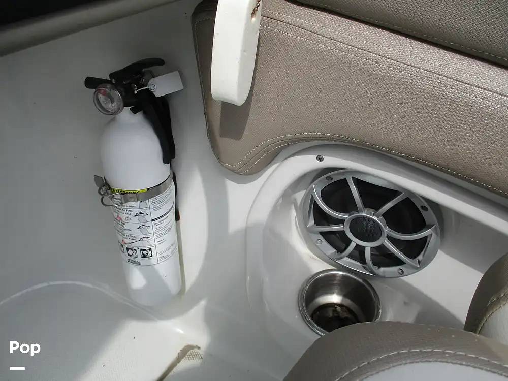 Slide: The Image of Crownline Boats E 235 XS 2023 - 15602760