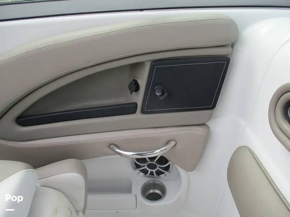 Slide: The Image of Crownline Boats E 235 XS 2023 - 15602766