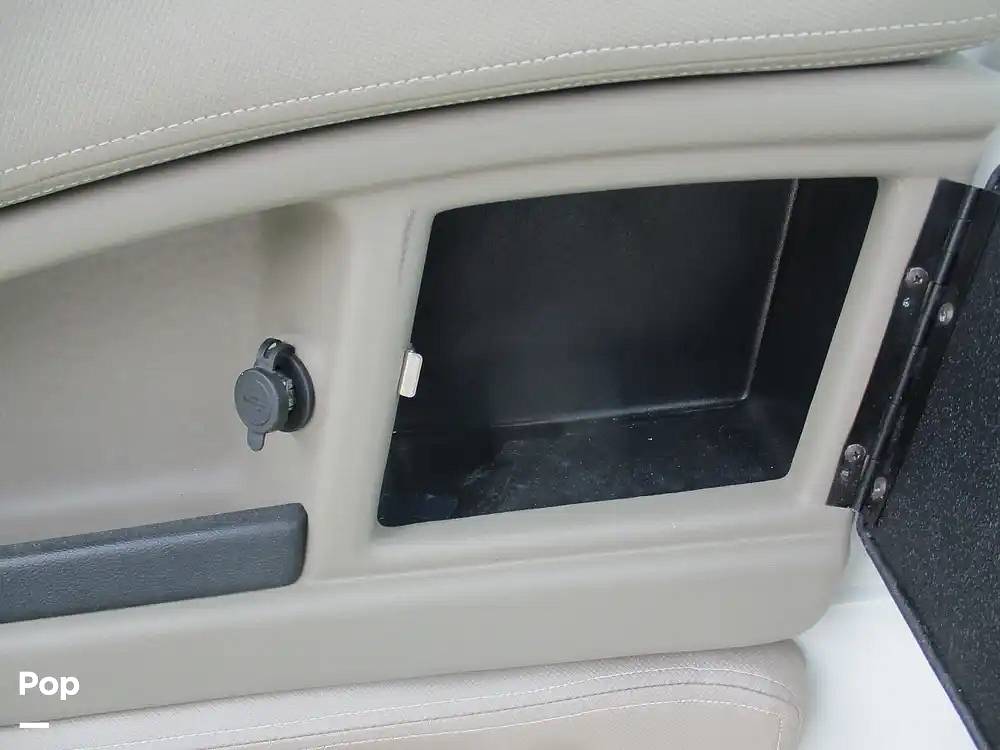 Slide: The Image of Crownline Boats E 235 XS 2023 - 15602767