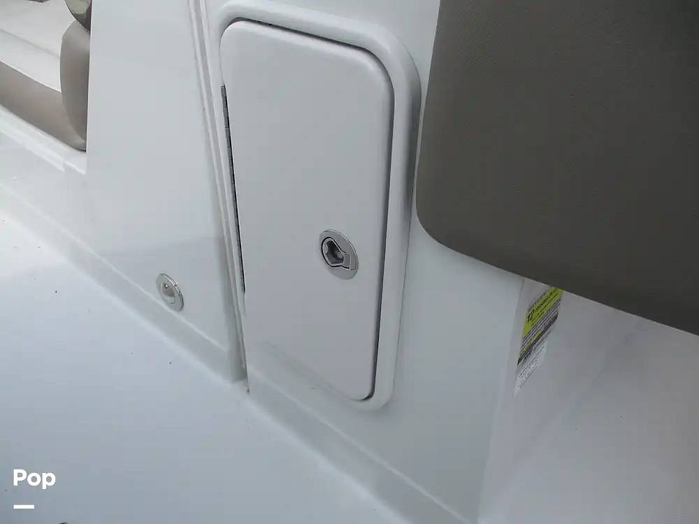 Slide: The Image of Crownline Boats E 235 XS 2023 - 15602774