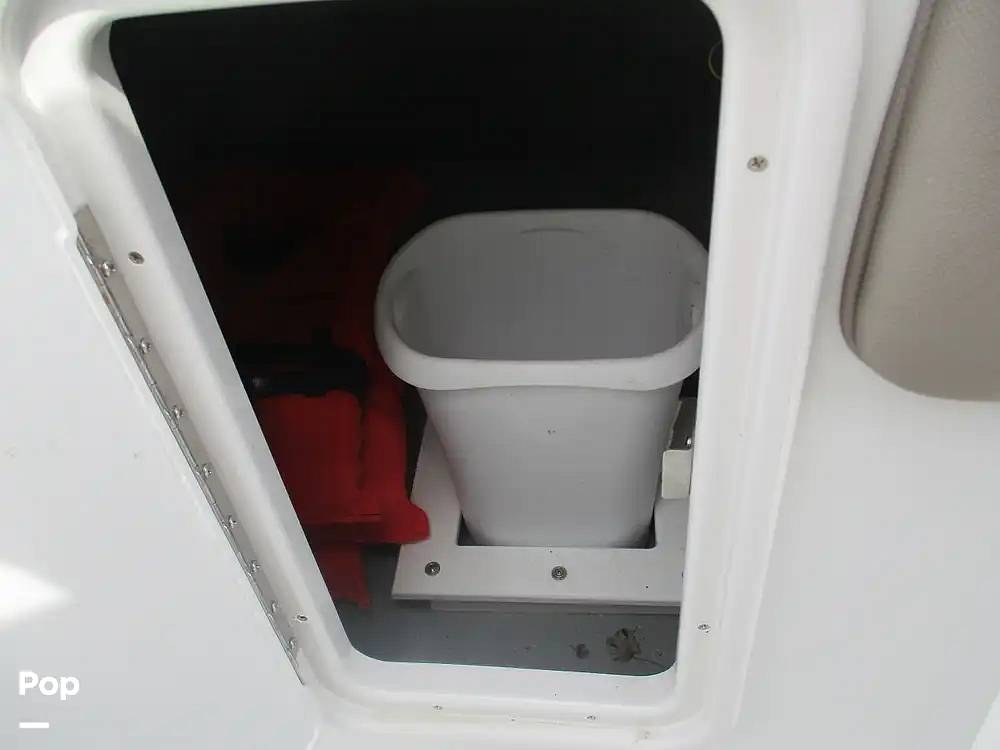 Slide: The Image of Crownline Boats E 235 XS 2023 - 15602775