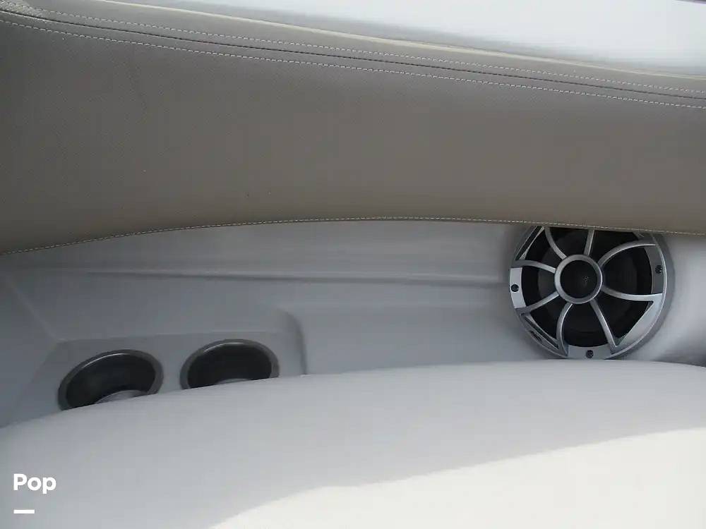 Slide: The Image of Crownline Boats E 235 XS 2023 - 15602782