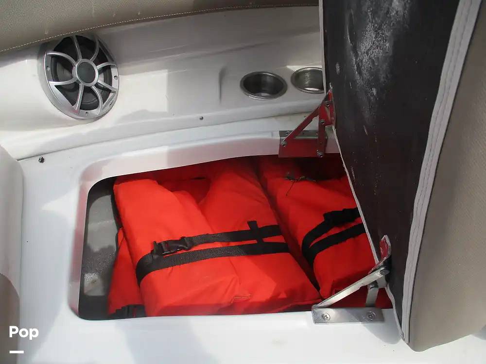 Slide: The Image of Crownline Boats E 235 XS 2023 - 15602789