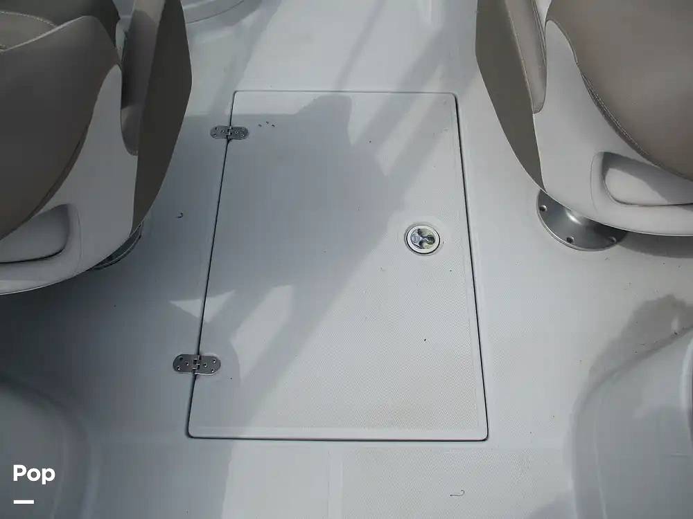 Slide: The Image of Crownline Boats E 235 XS 2023 - 15602790