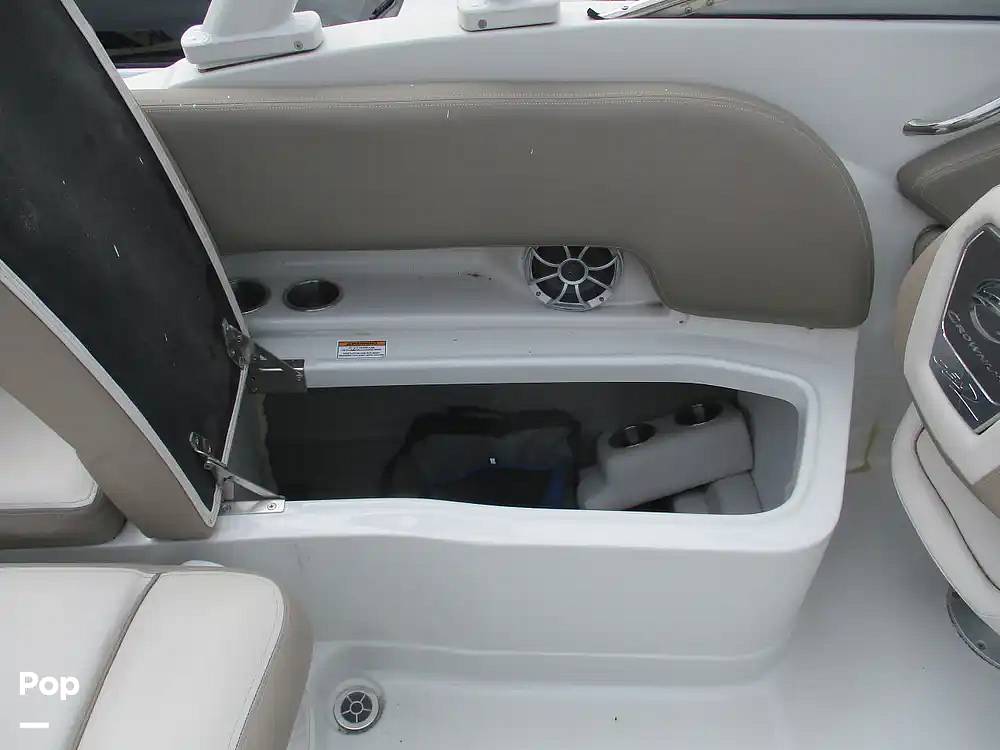 Slide: The Image of Crownline Boats E 235 XS 2023 - 15602796