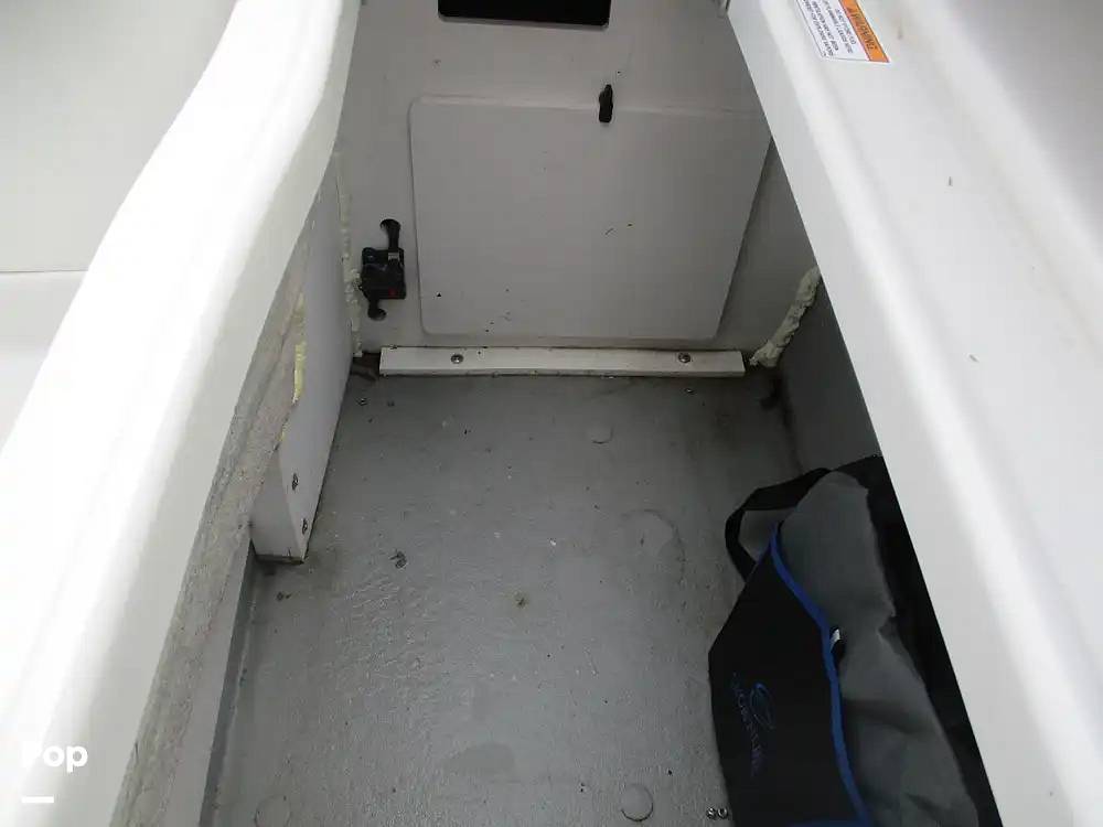 Slide: The Image of Crownline Boats E 235 XS 2023 - 15602797