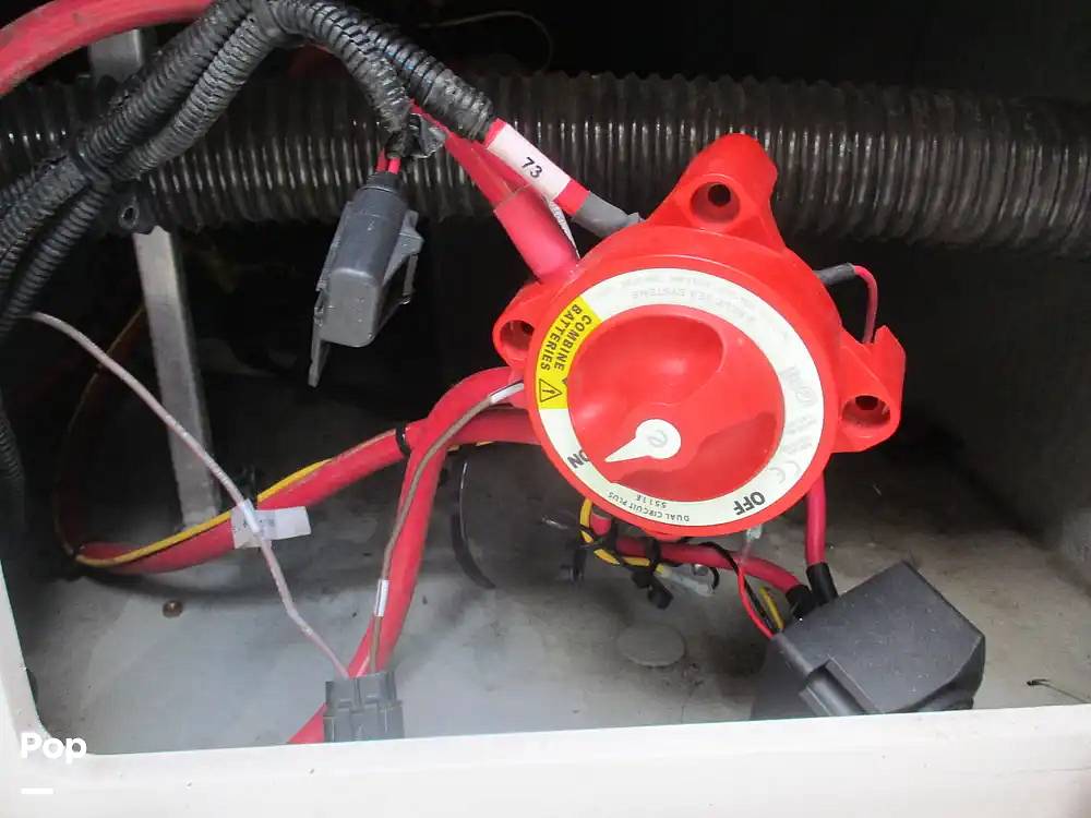 Slide: The Image of Crownline Boats E 235 XS 2023 - 15602799