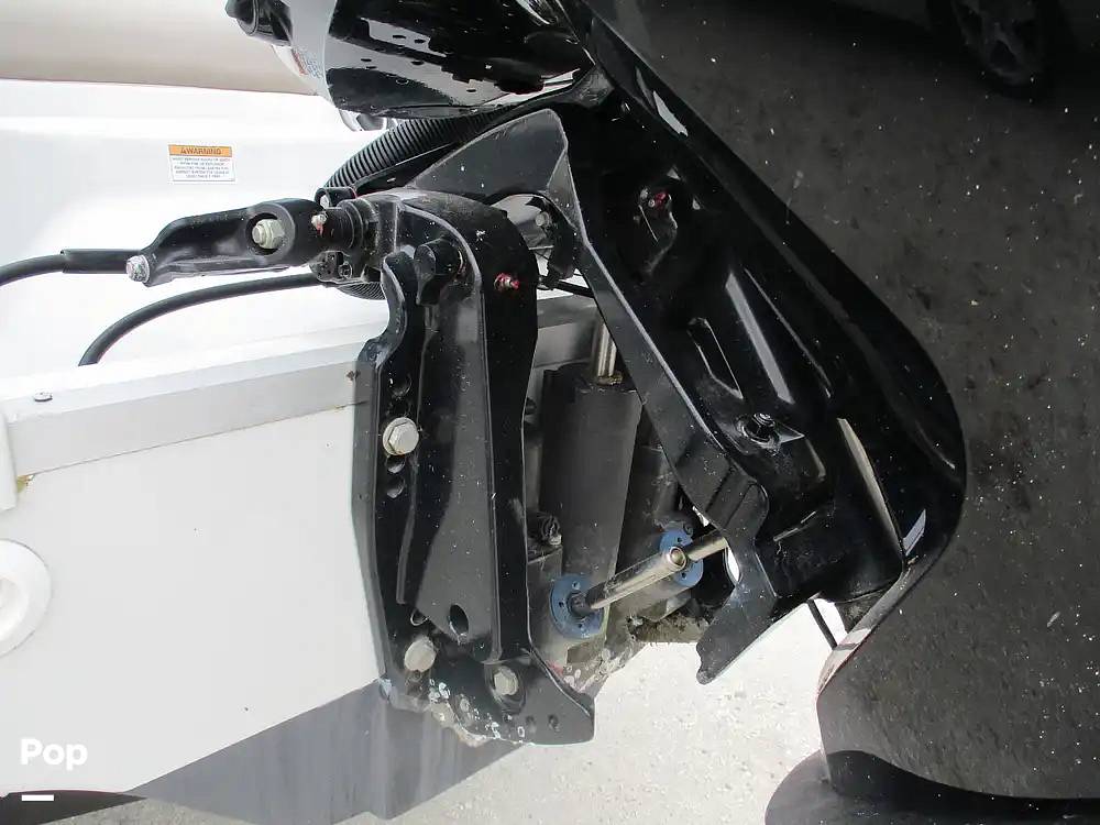 Slide: The Image of Crownline Boats E 235 XS 2023 - 15602824