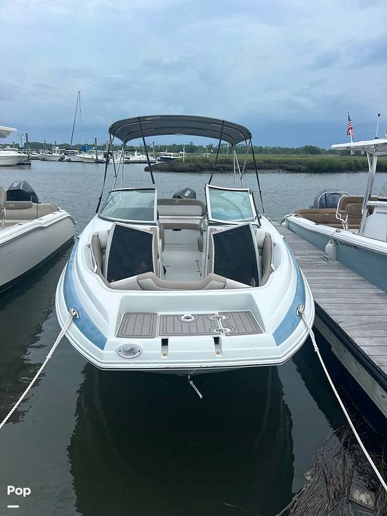 Slide: The Image of Crownline Boats E 235 XS 2023 - 15662527