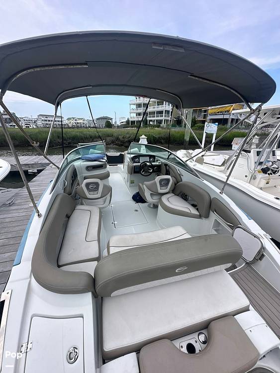 Slide: The Image of Crownline Boats E 235 XS 2023 - 15662528