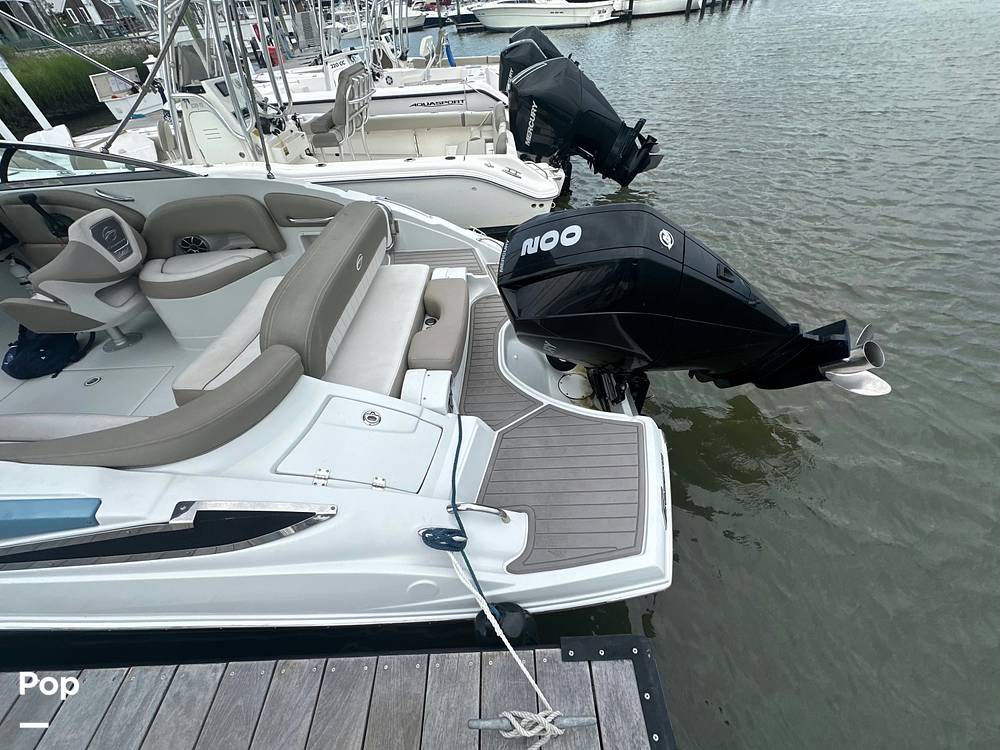 Slide: The Image of Crownline Boats E 235 XS 2023 - 15662529