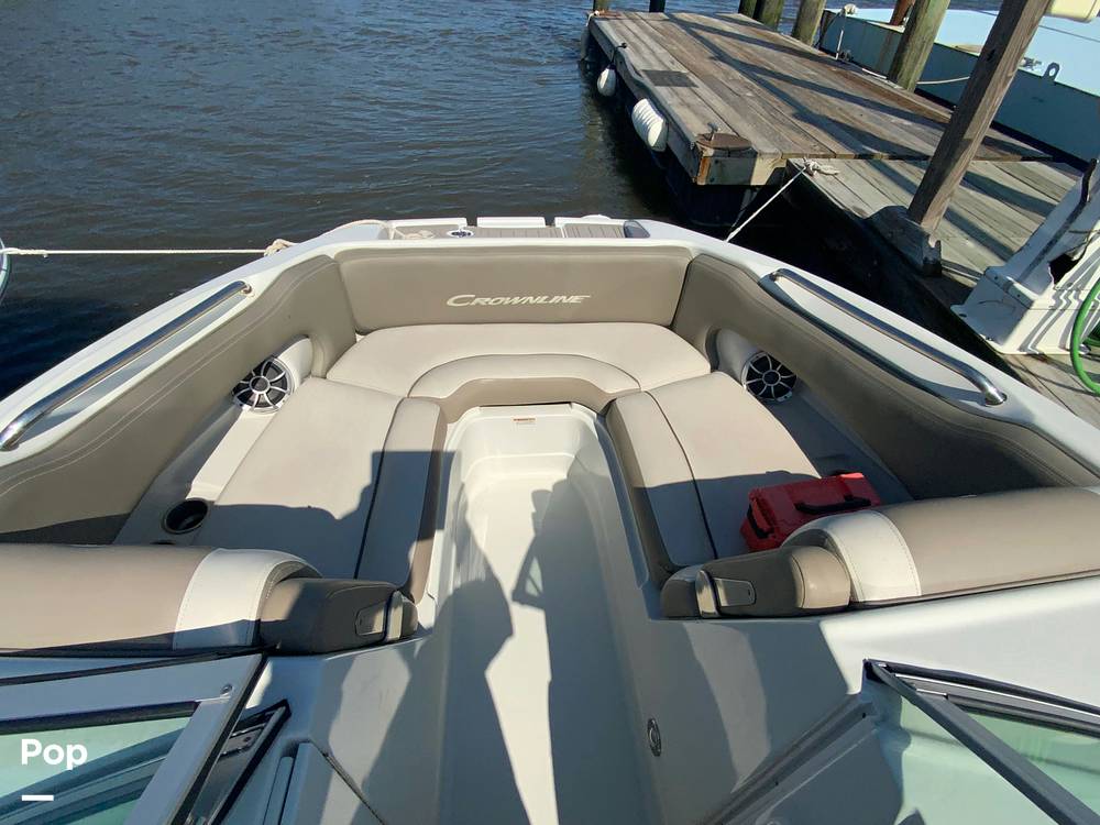 Slide: The Image of Crownline Boats E235 XS 2023 - 15662537