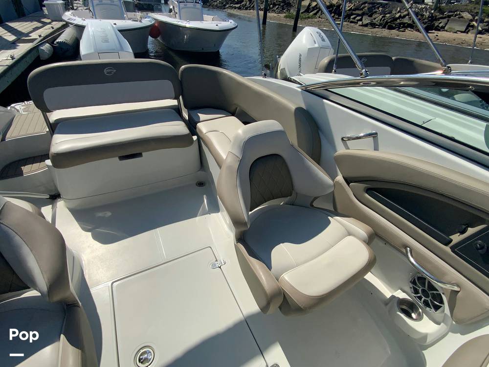 Slide: The Image of Crownline Boats E235 XS 2023 - 15662539
