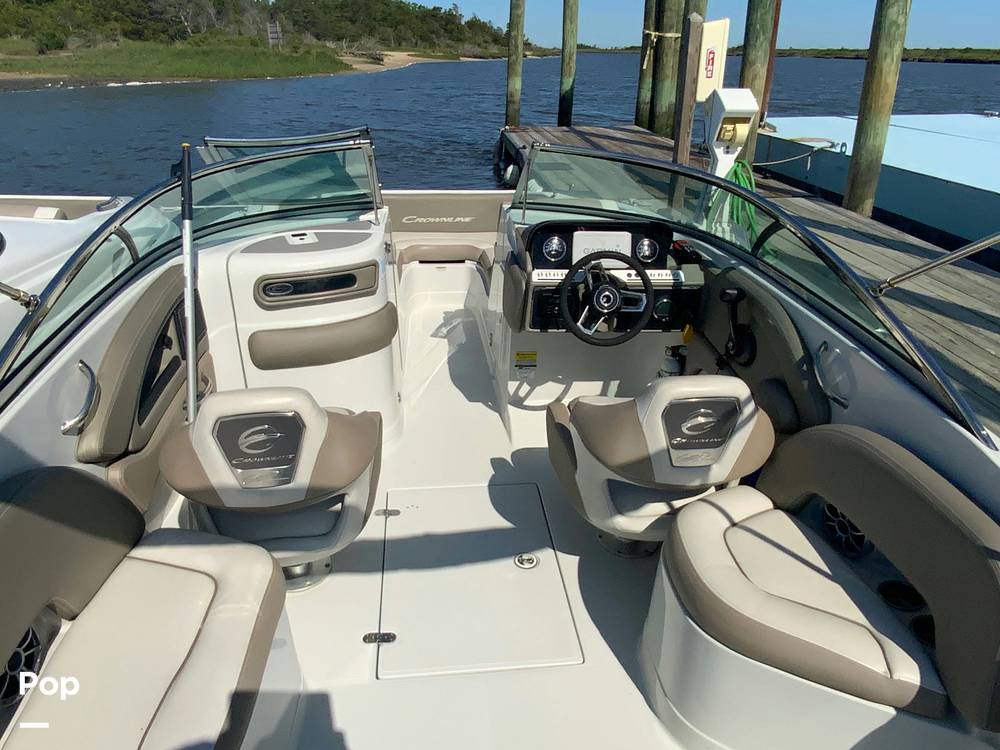 Slide: The Image of Crownline Boats E235 XS 2023 - 15662541
