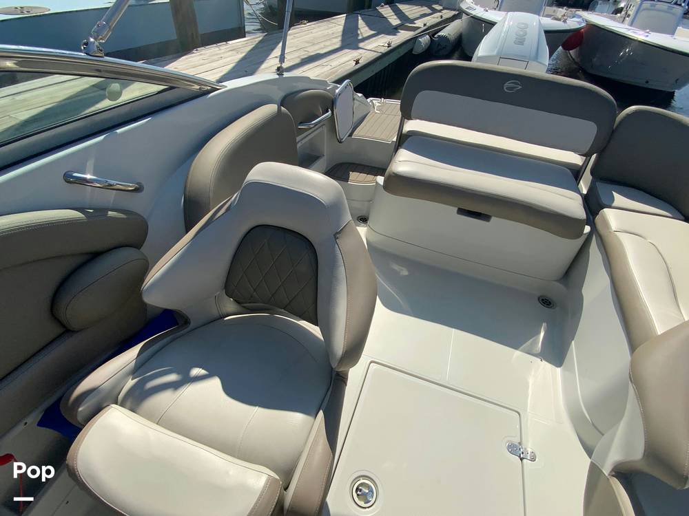 Slide: The Image of Crownline Boats E235 XS 2023 - 15662542
