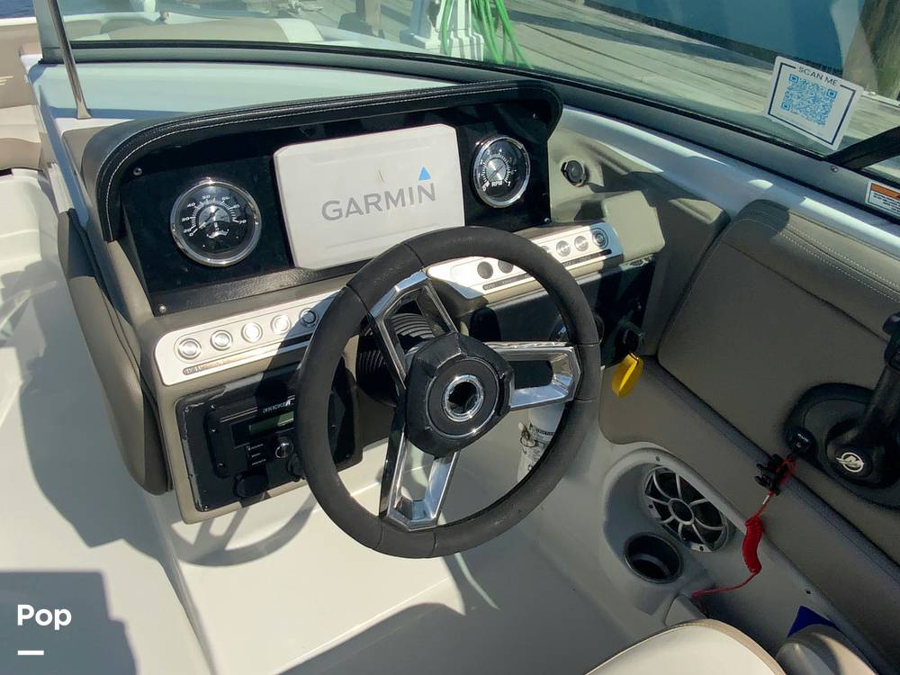 Slide: The Image of Crownline Boats E235 XS 2023 - 15662543