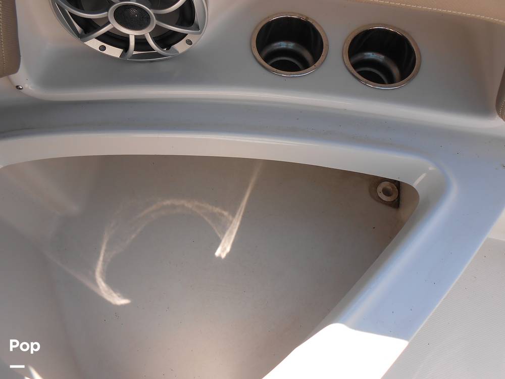 Slide: The Image of Crownline Boats E235XS 2023 - 14692557
