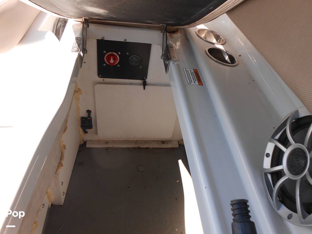 Slide: The Image of Crownline Boats E235XS 2023 - 14692560